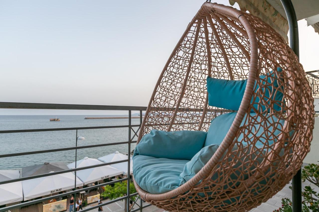Seafront Kalamata Haven - Blue Luxury Suite エクステリア 写真
